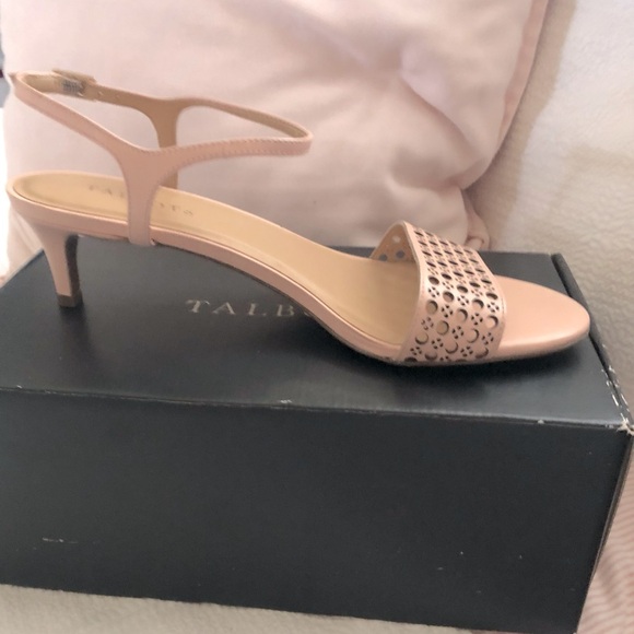 Talbots Pila Perforated Cameo Pink Kitten Heels Size 10 - Picture 2 of 6